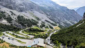 Climbing the ondulated road of the Stelvio