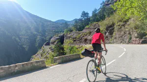 Long strech of the corniche