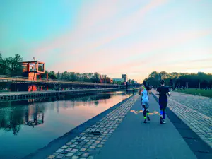 Running by the canal de l'ourcq