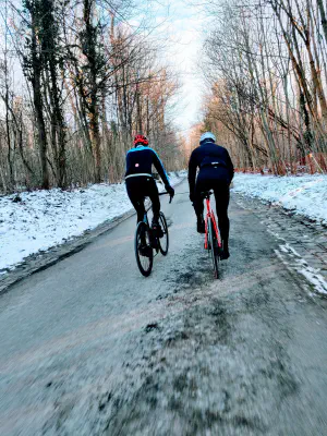 Snowy sunday group ride and friends